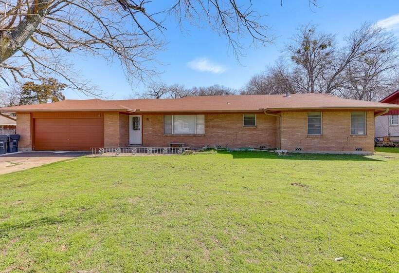 4 Mi To Magnolia Market: Family Friendly Waco Home