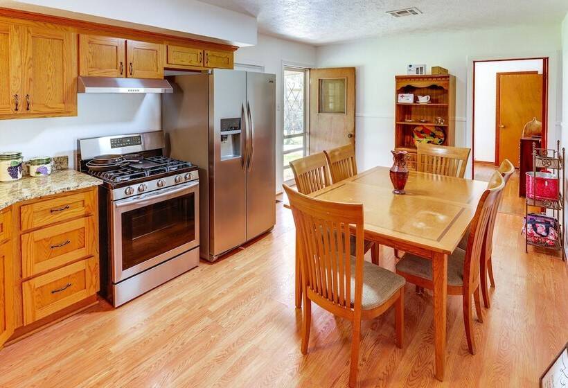 4 Mi To Magnolia Market: Family Friendly Waco Home