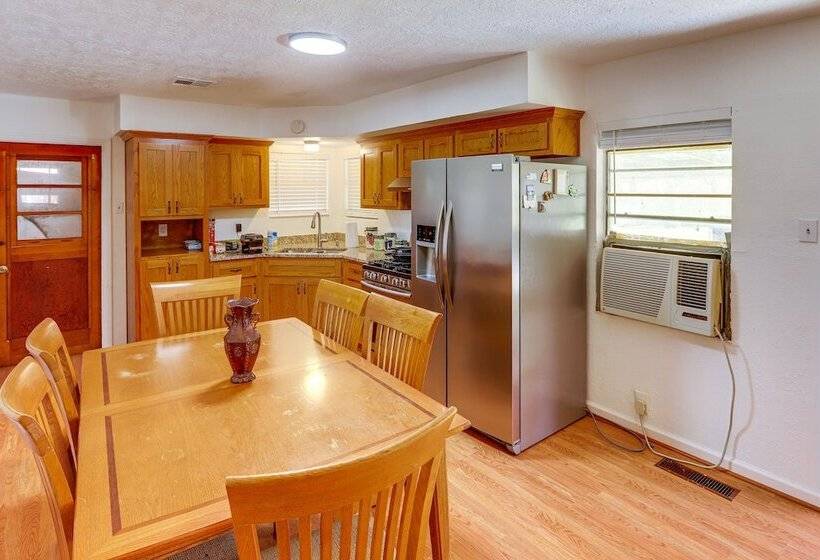 4 Mi To Magnolia Market: Family Friendly Waco Home