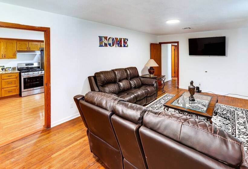 4 Mi To Magnolia Market: Family Friendly Waco Home