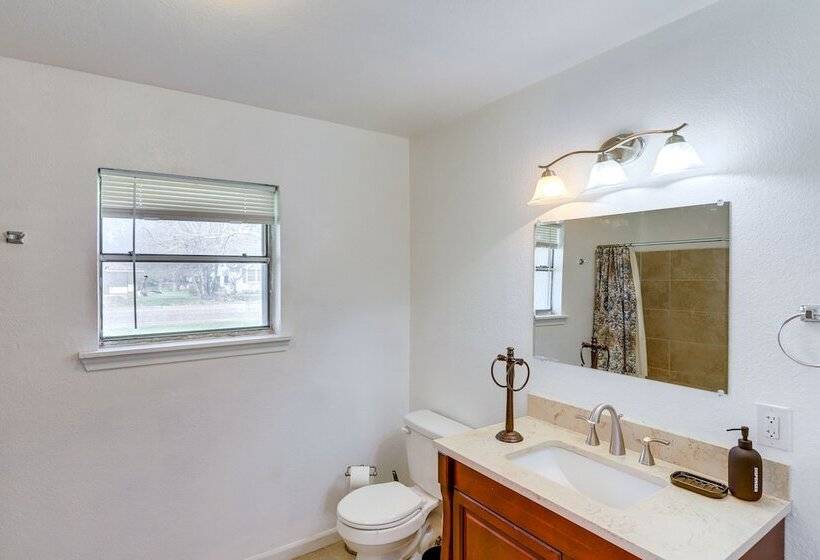 4 Mi To Magnolia Market: Family Friendly Waco Home