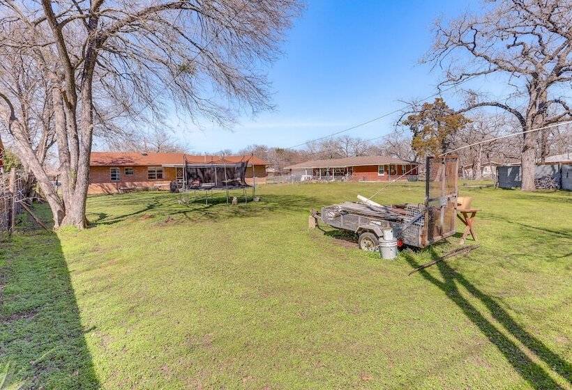 4 Mi To Magnolia Market: Family Friendly Waco Home