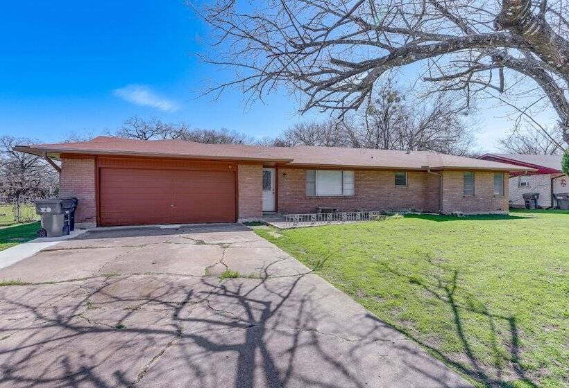 4 Mi To Magnolia Market: Family Friendly Waco Home