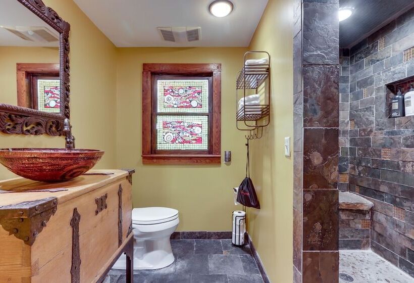 Fayetteville Home W/ Patios Near Town & University