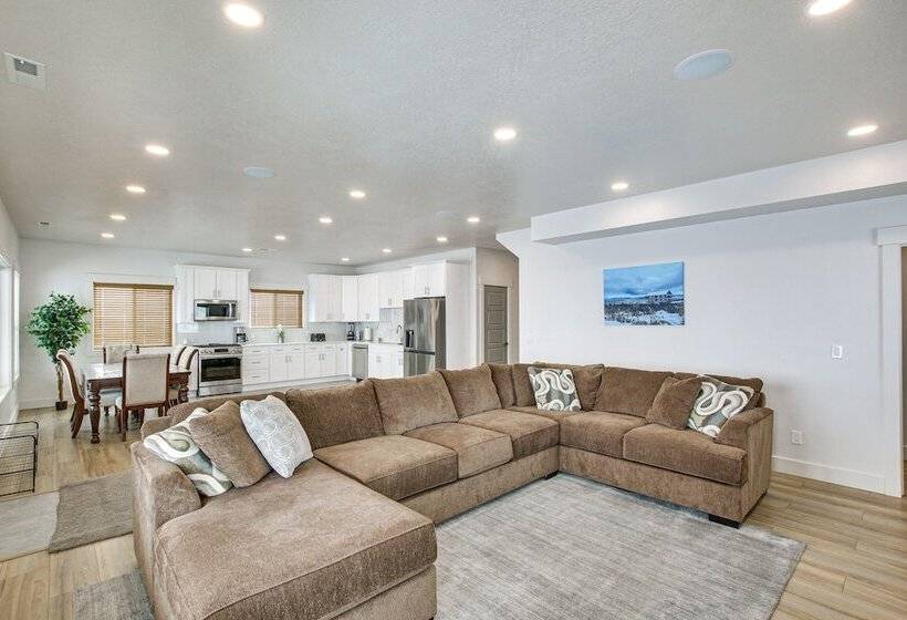 Garden City Cabin W/ Fire Pit: 2 Mi To Bear Lake!