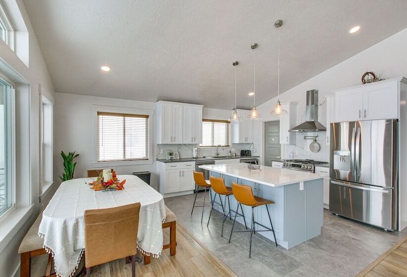 Garden City Cabin W/ Fire Pit: 2 Mi To Bear Lake!