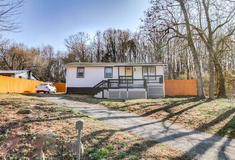 Gladstone Retreat W/ Gas Grill + Fire Pit