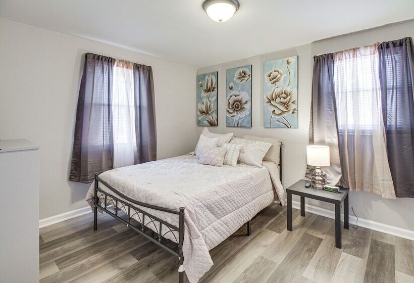 Gladstone Retreat W/ Gas Grill + Fire Pit