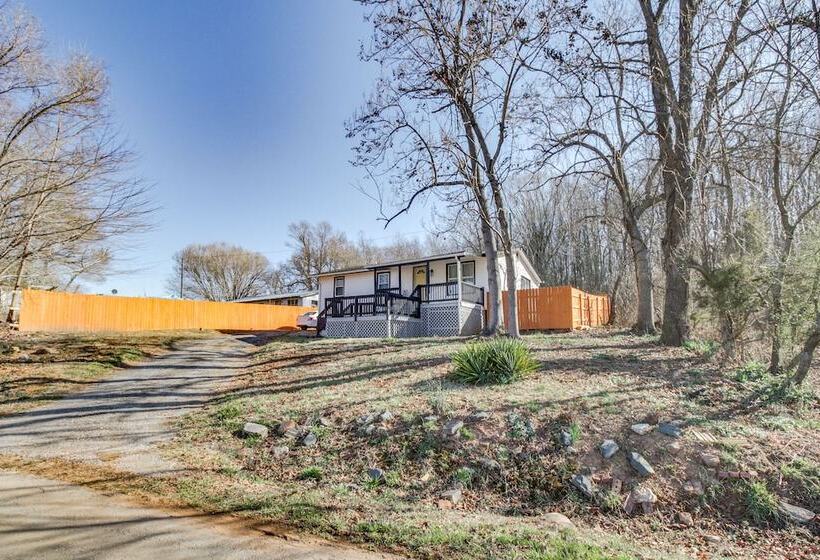 Gladstone Retreat W/ Gas Grill + Fire Pit