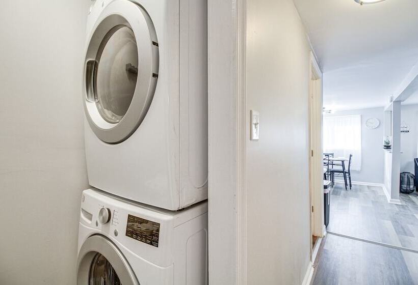 Gladstone Retreat W/ Gas Grill + Fire Pit