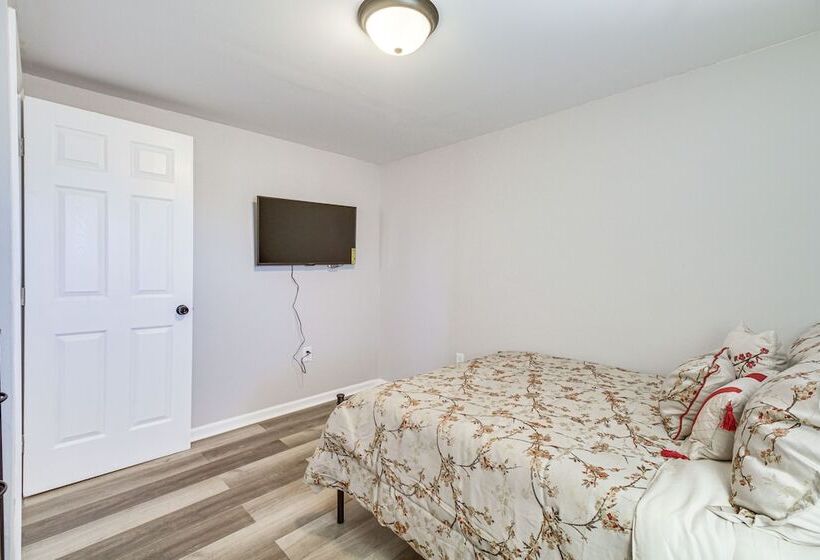 Gladstone Retreat W/ Gas Grill + Fire Pit