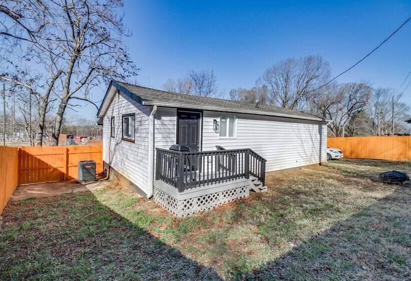 Gladstone Retreat W/ Gas Grill + Fire Pit