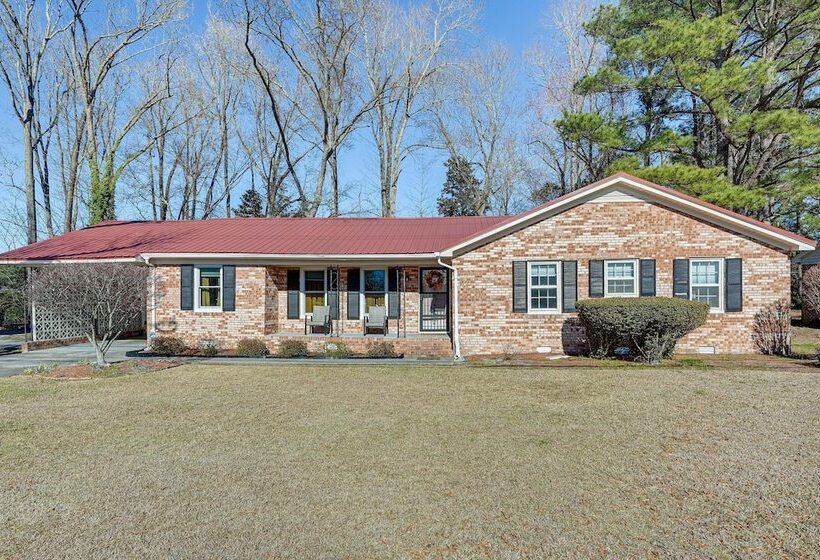 Greenville Home: 2 Mi To Downtown!