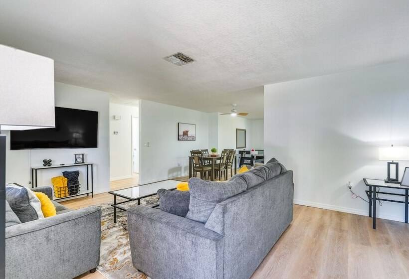 Home W/ Screened Porch, Near Weeki Wachee Springs!