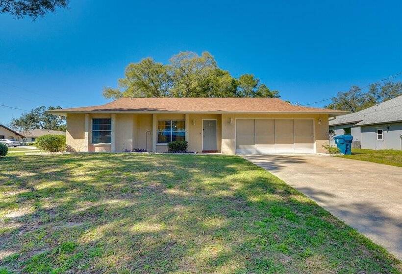Home W/ Screened Porch, Near Weeki Wachee Springs!