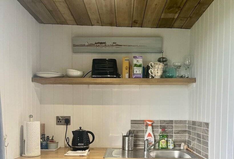 Отель Aberaeron Pods Luxury Accommodation