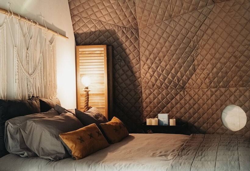 בית מלון כפרי Forest Domes