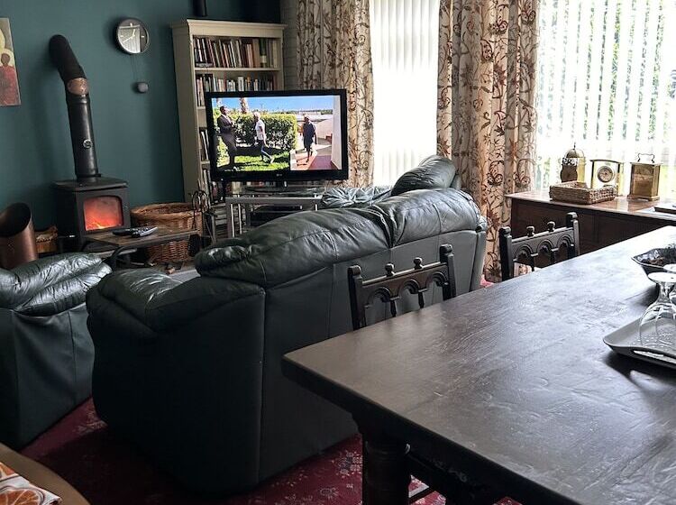 فندق Lowri Cottage