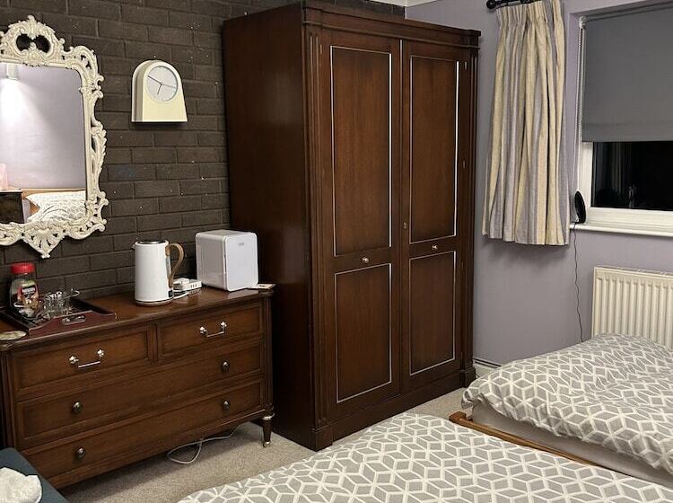 فندق Lowri Cottage