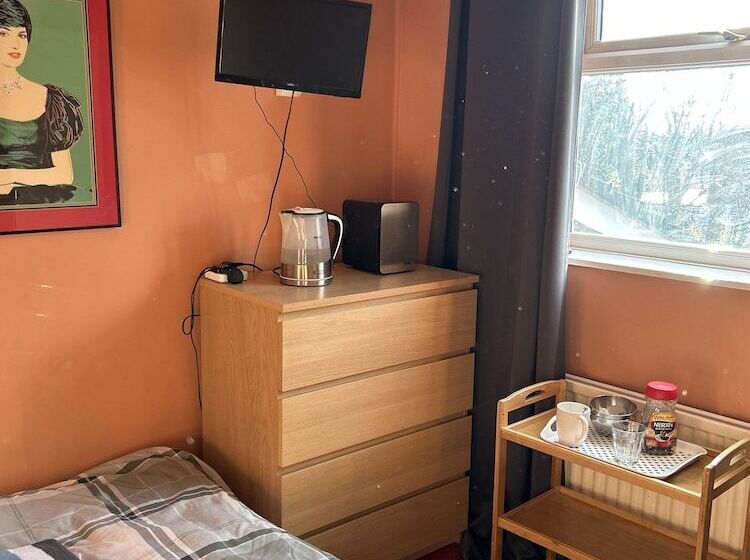 فندق Lowri Cottage