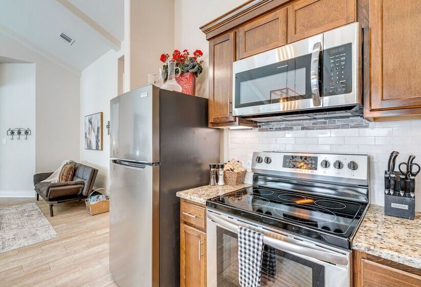 Idyllic Lago Vista Home < 1 Mi To Lake Travis!