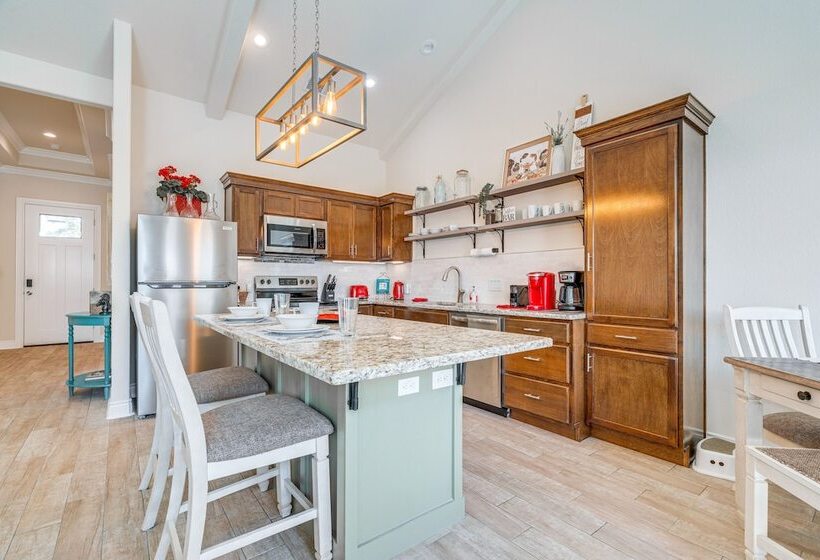 Idyllic Lago Vista Home < 1 Mi To Lake Travis!