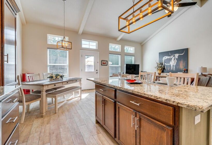 Idyllic Lago Vista Home < 1 Mi To Lake Travis!