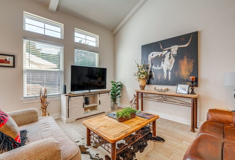 Idyllic Lago Vista Home < 1 Mi To Lake Travis!