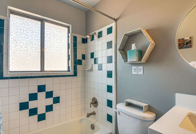 Kanab Home W/ Deck Near Zion National Park!