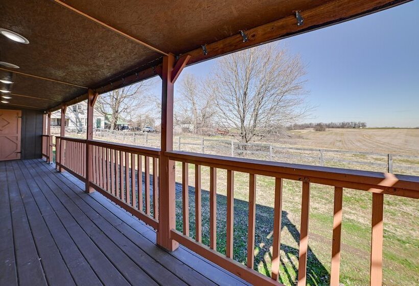 Peaceful Kentucky Countryside Cabin W/ Porch