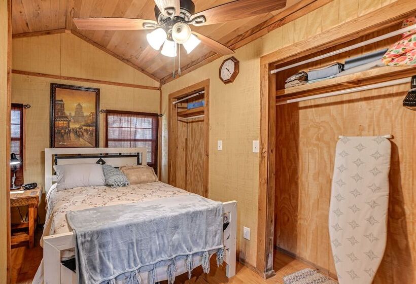 Peaceful Kentucky Countryside Cabin W/ Porch