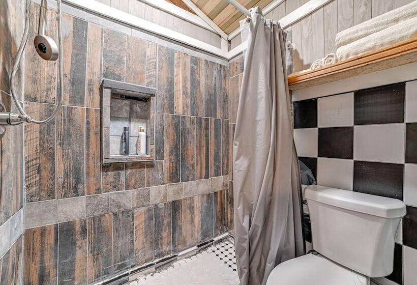 Peaceful Kentucky Countryside Cabin W/ Porch