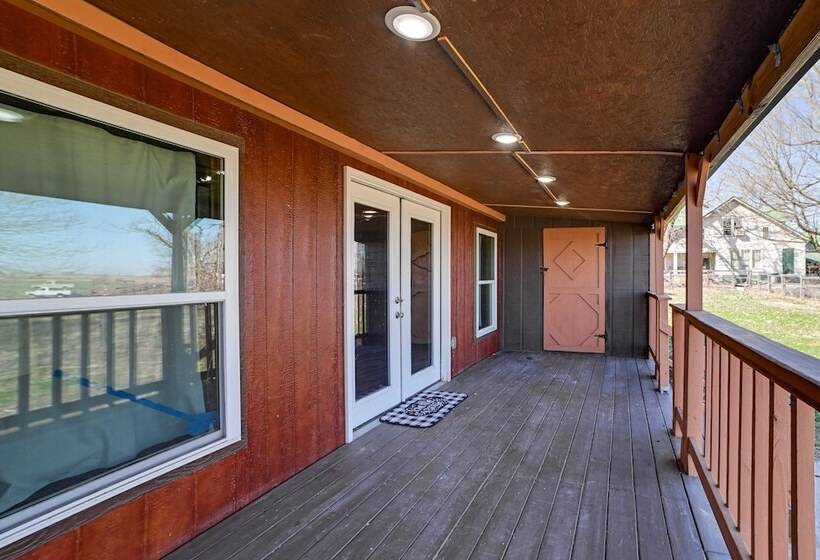 Peaceful Kentucky Countryside Cabin W/ Porch