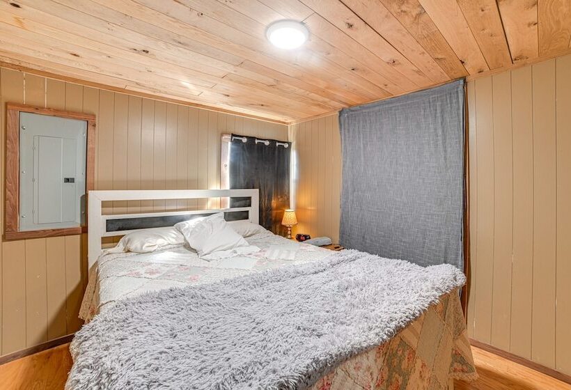 Peaceful Kentucky Countryside Cabin W/ Porch