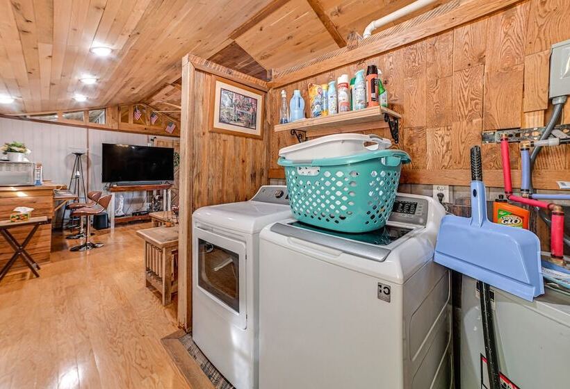 Peaceful Kentucky Countryside Cabin W/ Porch