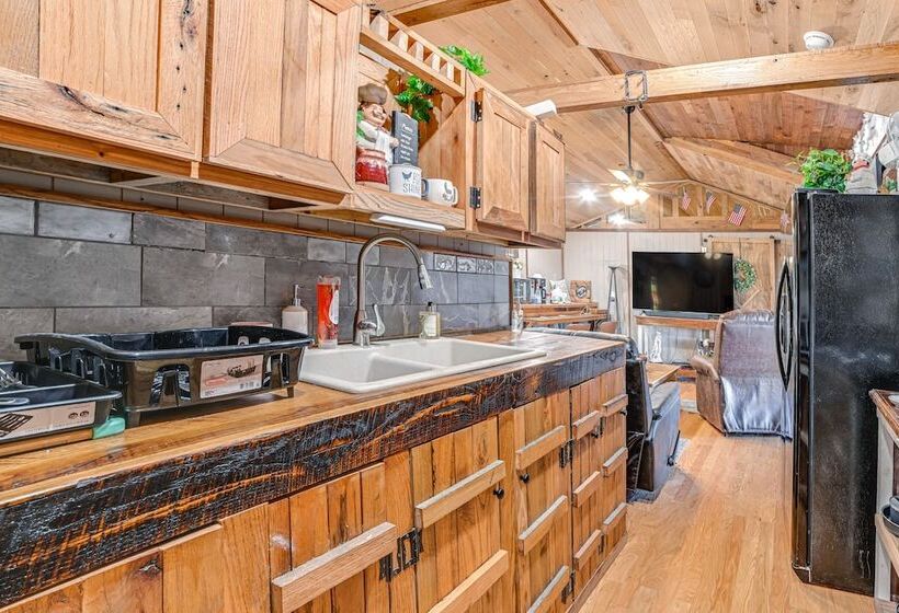 Peaceful Kentucky Countryside Cabin W/ Porch