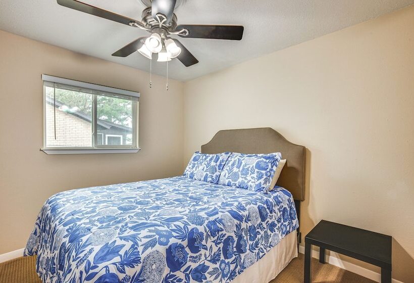 Lakefront Livingston Retreat W/ Dock & Fire Pit!