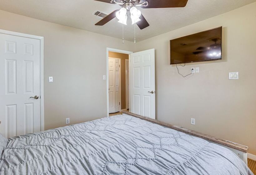 Lakefront Livingston Retreat W/ Dock & Fire Pit!