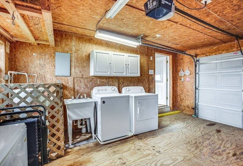 Lakefront Livingston Retreat W/ Dock & Fire Pit!