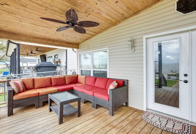Lakefront Livingston Retreat W/ Dock & Fire Pit!