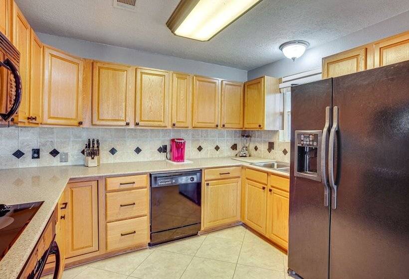 Lakefront Livingston Retreat W/ Dock & Fire Pit!