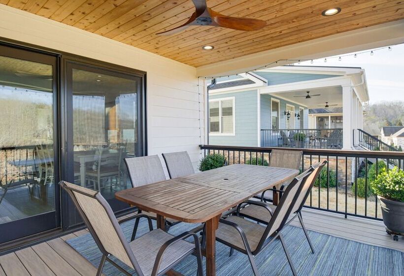 Lakefront Moneta Home W/ Hot Tub & Boat Dock!