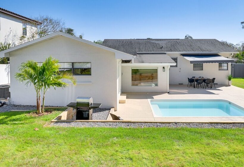 Lakeland Retreat W/ Private Pool & Yard Games!