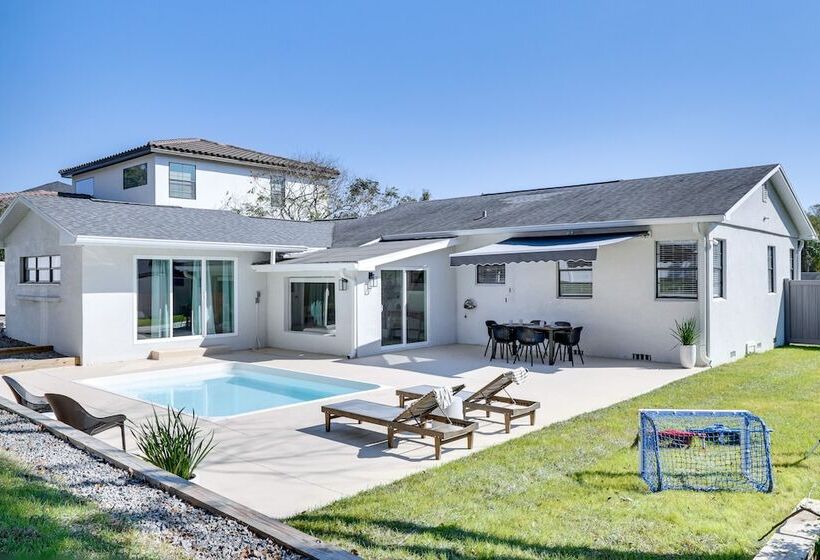 Lakeland Retreat W/ Private Pool & Yard Games!