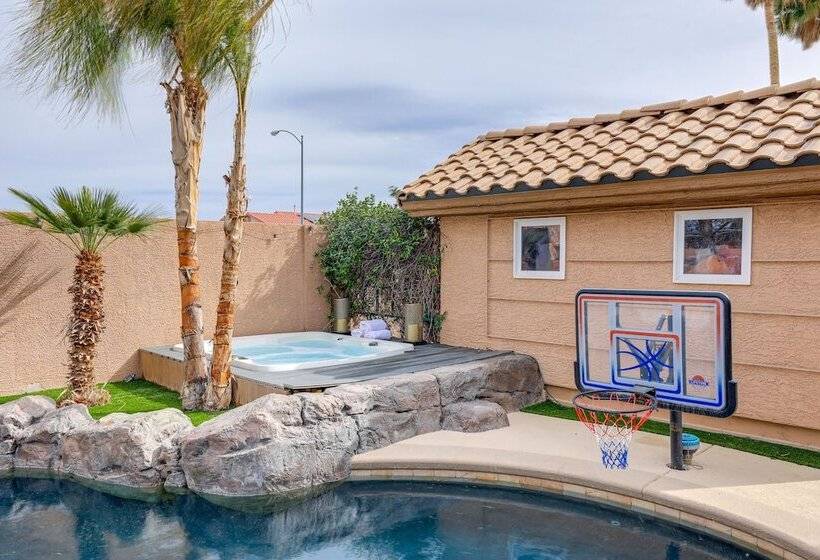 Large Las Vegas Home W/ Pool, Hot Tub + Game Room