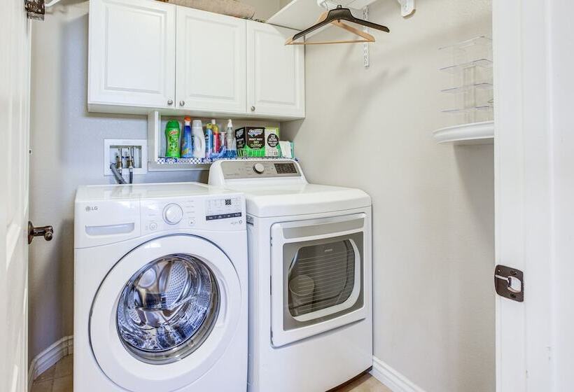 Large Las Vegas Home W/ Pool, Hot Tub + Game Room