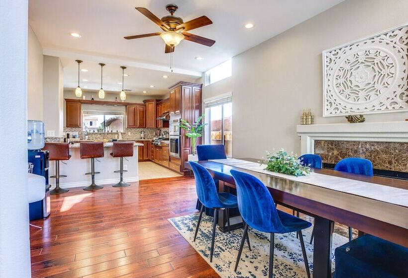 Large Las Vegas Home W/ Pool, Hot Tub + Game Room