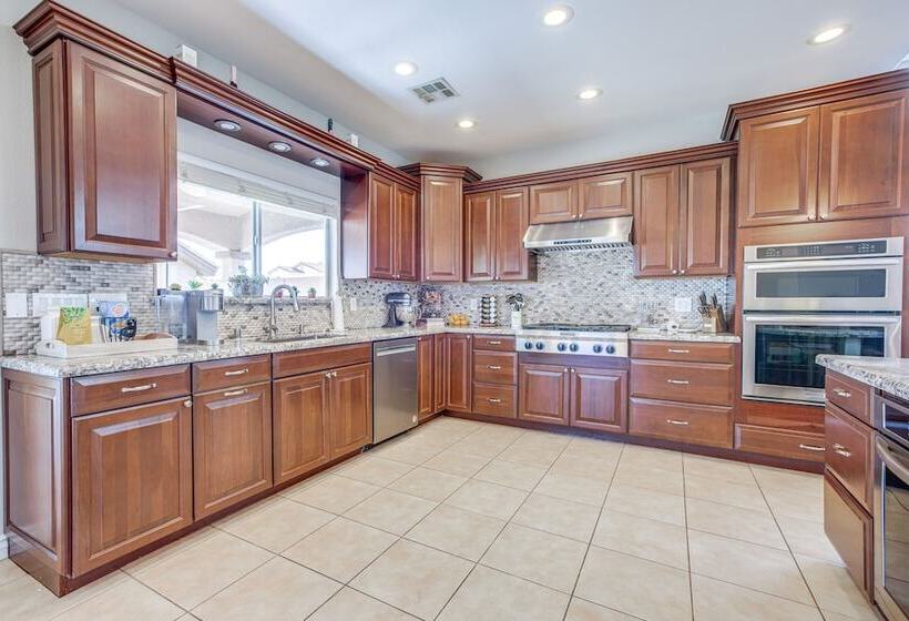 Large Las Vegas Home W/ Pool, Hot Tub + Game Room