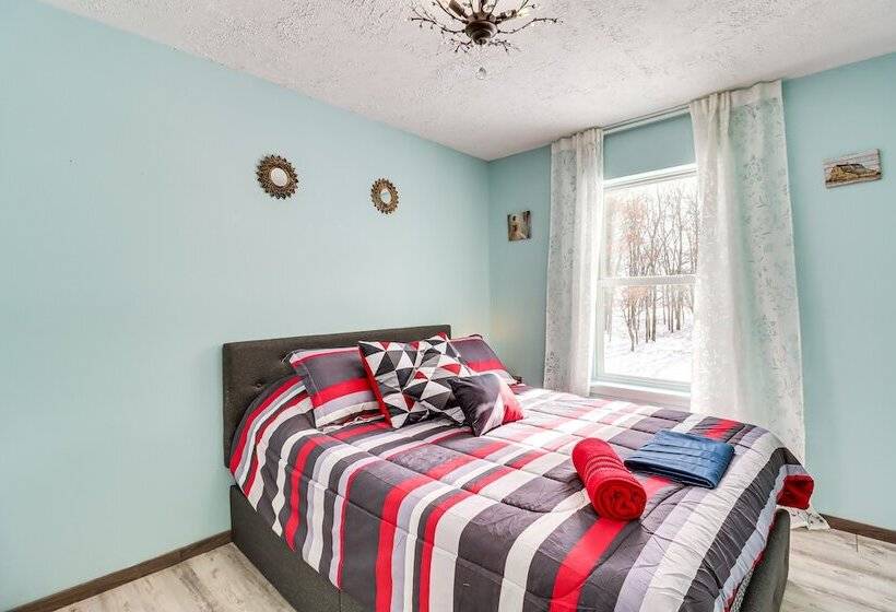 Long Pond Home W/ Private Hot Tub & Game Room