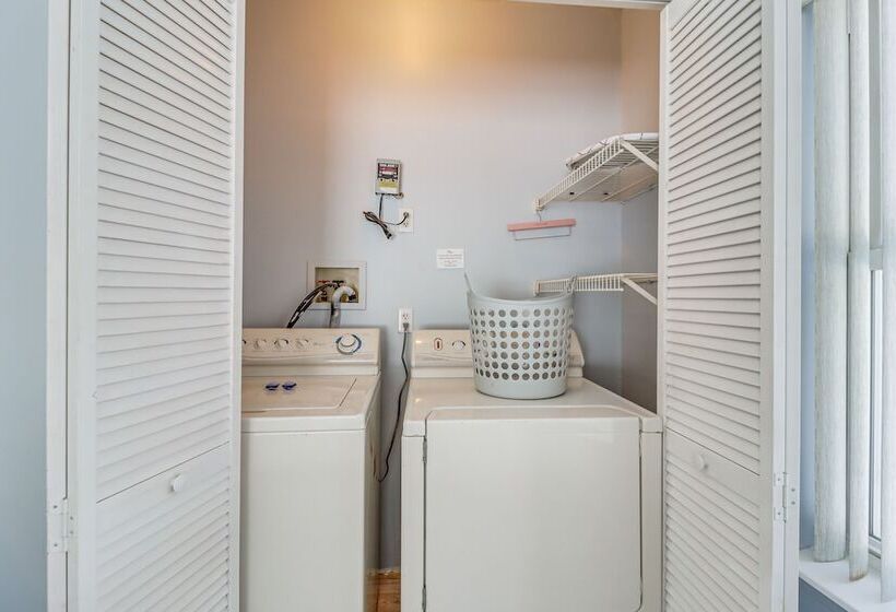 Long Pond Home W/ Private Hot Tub & Game Room